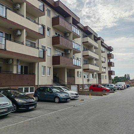 Road Warriors Apartment Subotica Luaran gambar